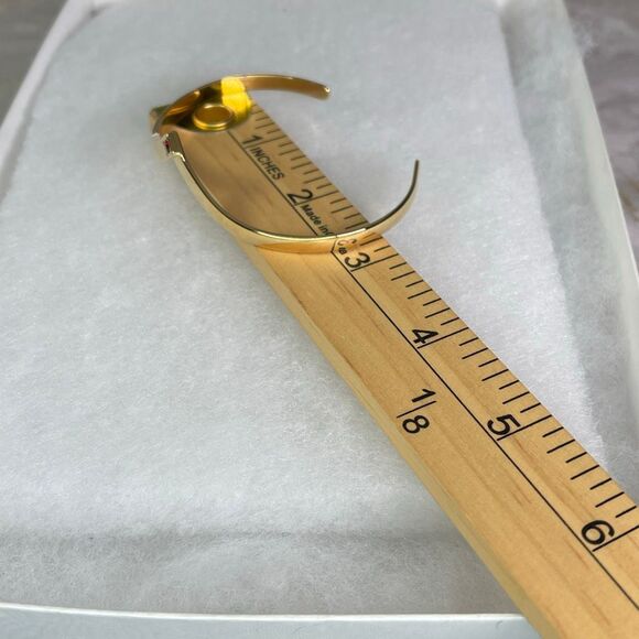 Avon gold tone V shaped cuff bracelet with faux ruby or garnet. Large - Picture 5 of 8